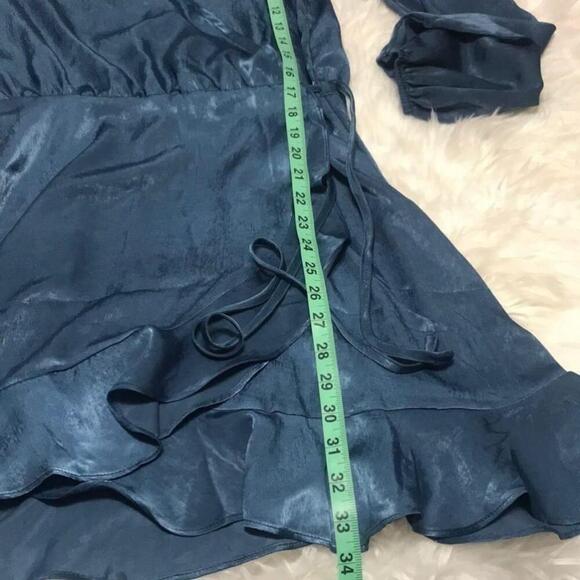 NWT Sadie & Sage Ruffle Wrap Dress Medium - Picture 6 of 12